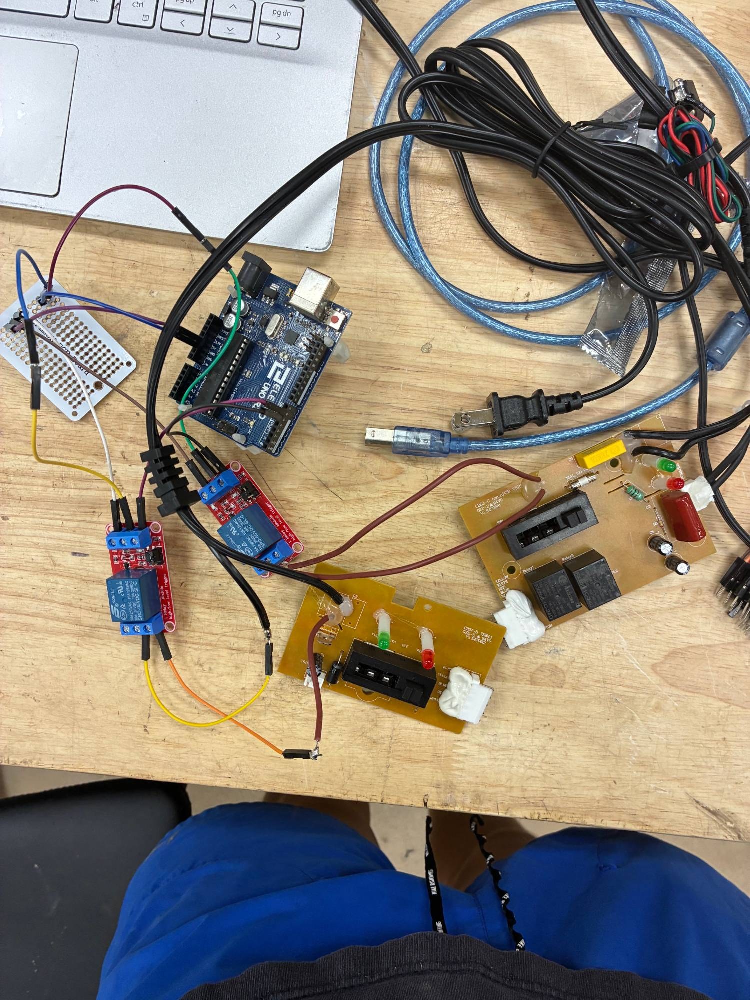 Benchtop bring-up of the ECOFIL shredder controls with Arduino Uno, breadboard, relay modules, and power board